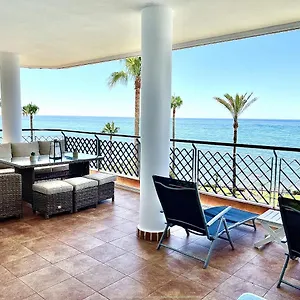 Mi Capricho 170 Beachfront Apartment Sitio de Calahonda